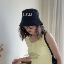 کلاه سطلی با حروف ساده یویوسو رنگ مشکی YOYOSO
